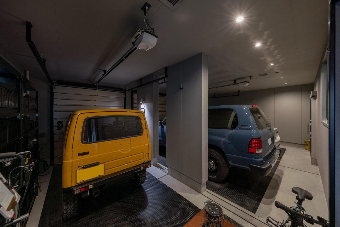 注文住宅・ビルトインガレージ・ガレージ・ガレージのある家 注文住宅・デザイン住宅建築実例_『CASE739 like living in the sky』_ガレージ