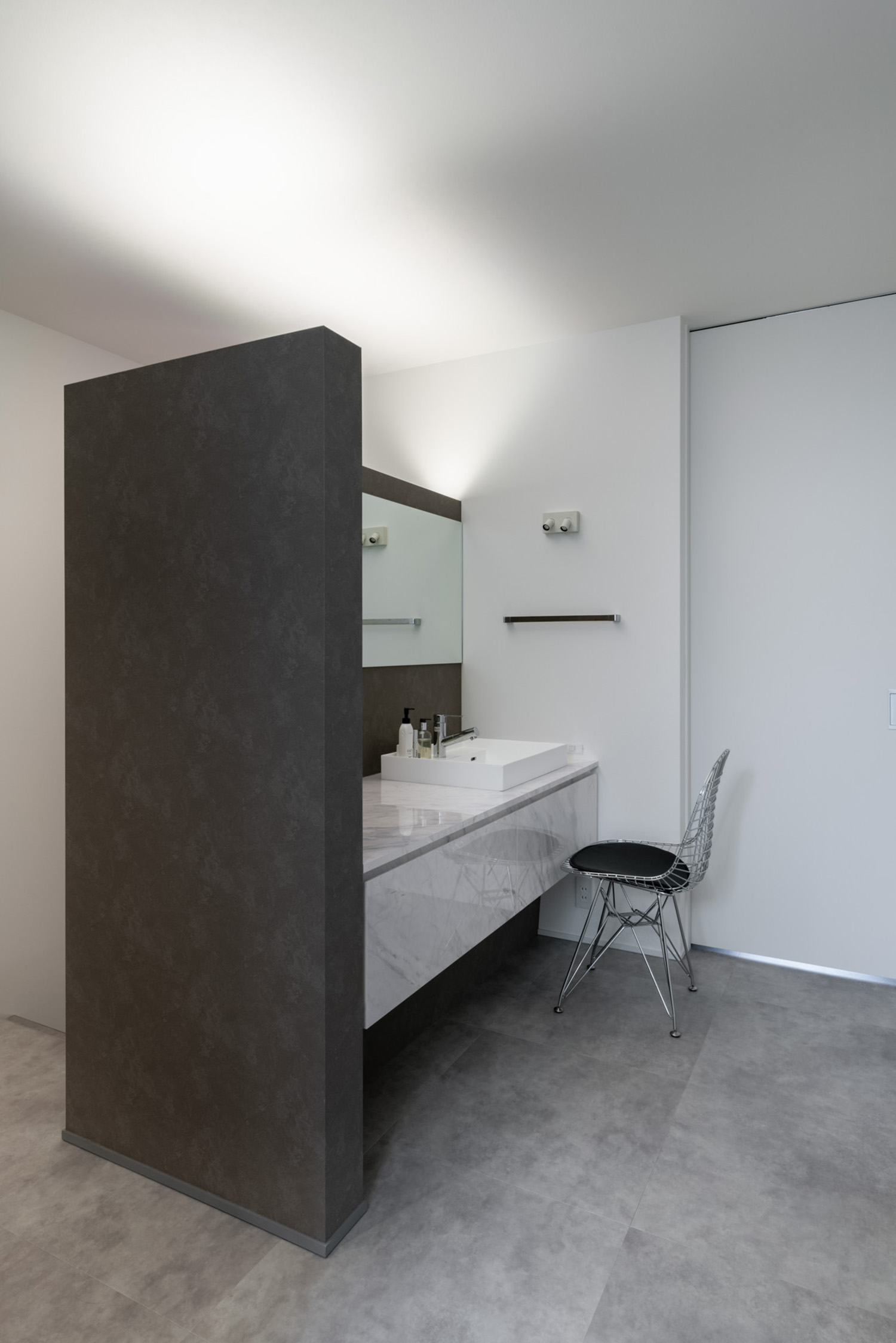 注文住宅・洗面所・おしゃれな洗面所・モノクロ 注文住宅・デザイン住宅建築実例_『CASE739 like living in the sky』_浴室・洗面所