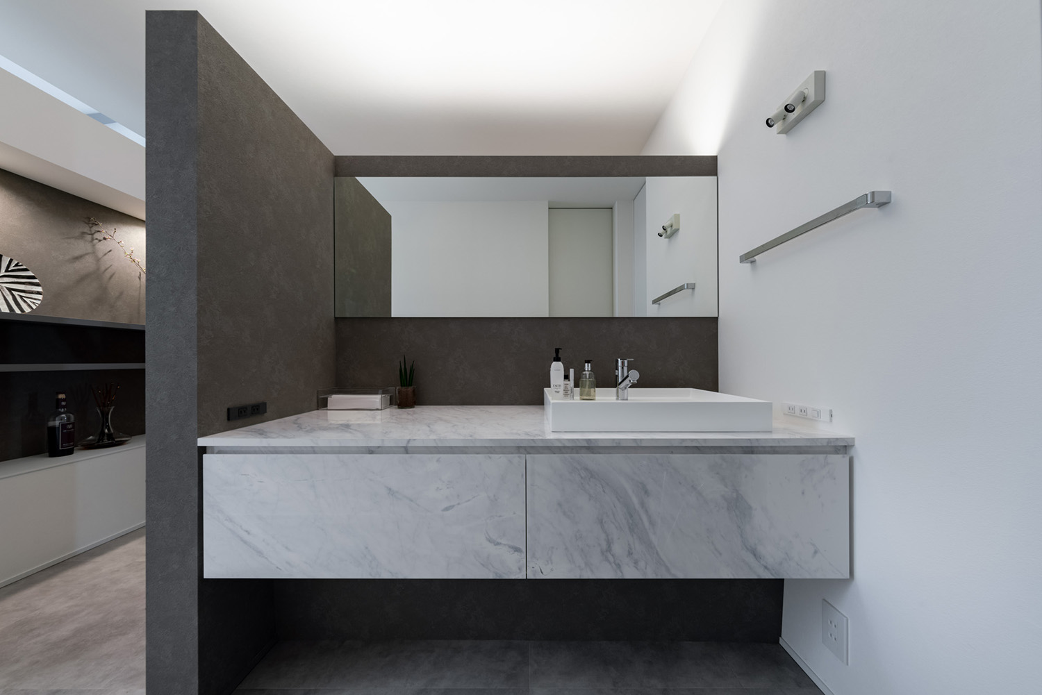 注文住宅・洗面所・おしゃれな洗面所・モノクロ 注文住宅・デザイン住宅建築実例_『CASE739 like living in the sky』_浴室・洗面所