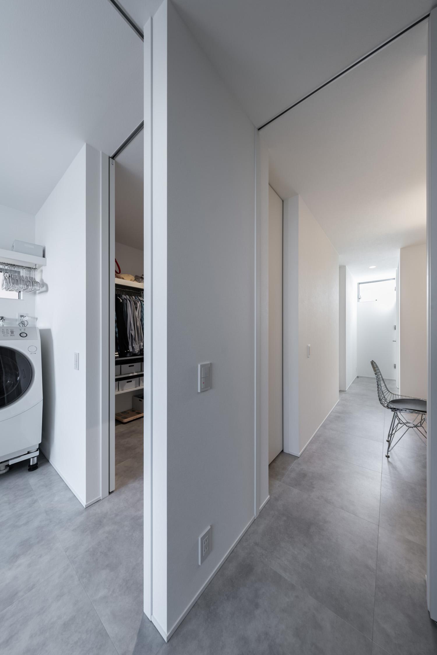 注文住宅・ランドリールーム・家事動線・ランドリールーム 注文住宅・デザイン住宅建築実例_『CASE739 like living in the sky』_浴室・洗面所