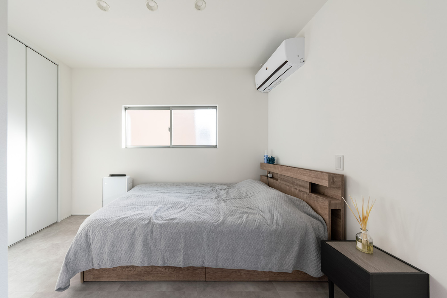 注文住宅・寝室・白を基調とした寝室 注文住宅・デザイン住宅建築実例_『CASE739 like living in the sky』_寝室