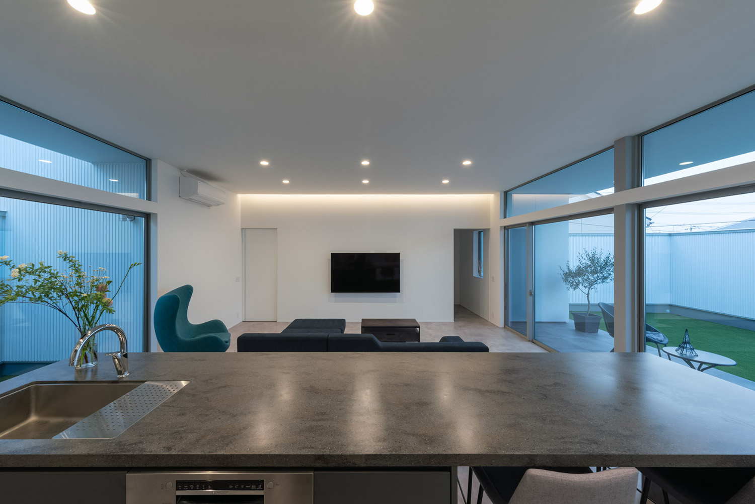 注文住宅・ダイニングキッチン・フラットキッチン・一体型キッチン 注文住宅・デザイン住宅建築実例_『CASE739 like living in the sky』_キッチン