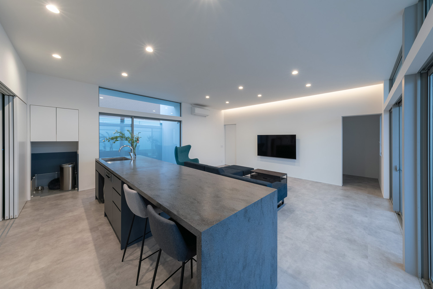 注文住宅・ダイニングキッチン・フラットキッチン・一体型キッチン 注文住宅・デザイン住宅建築実例_『CASE739 like living in the sky』_LDK