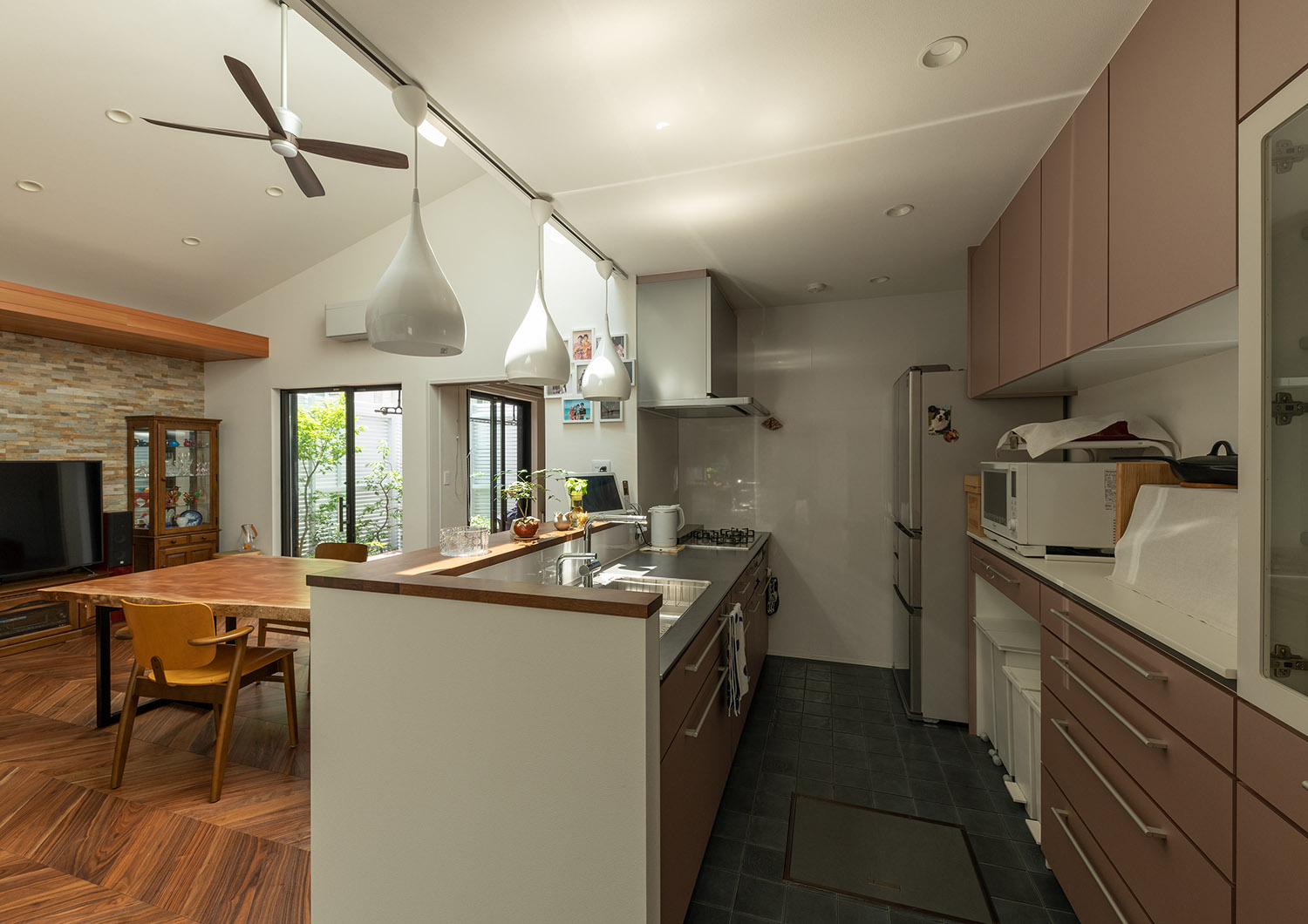 注文住宅・LDK・キッチン・バリアフリー住宅・ペニンシュラキッチン 注文住宅・デザイン住宅建築実例_『CASE740 光とともに』_キッチン