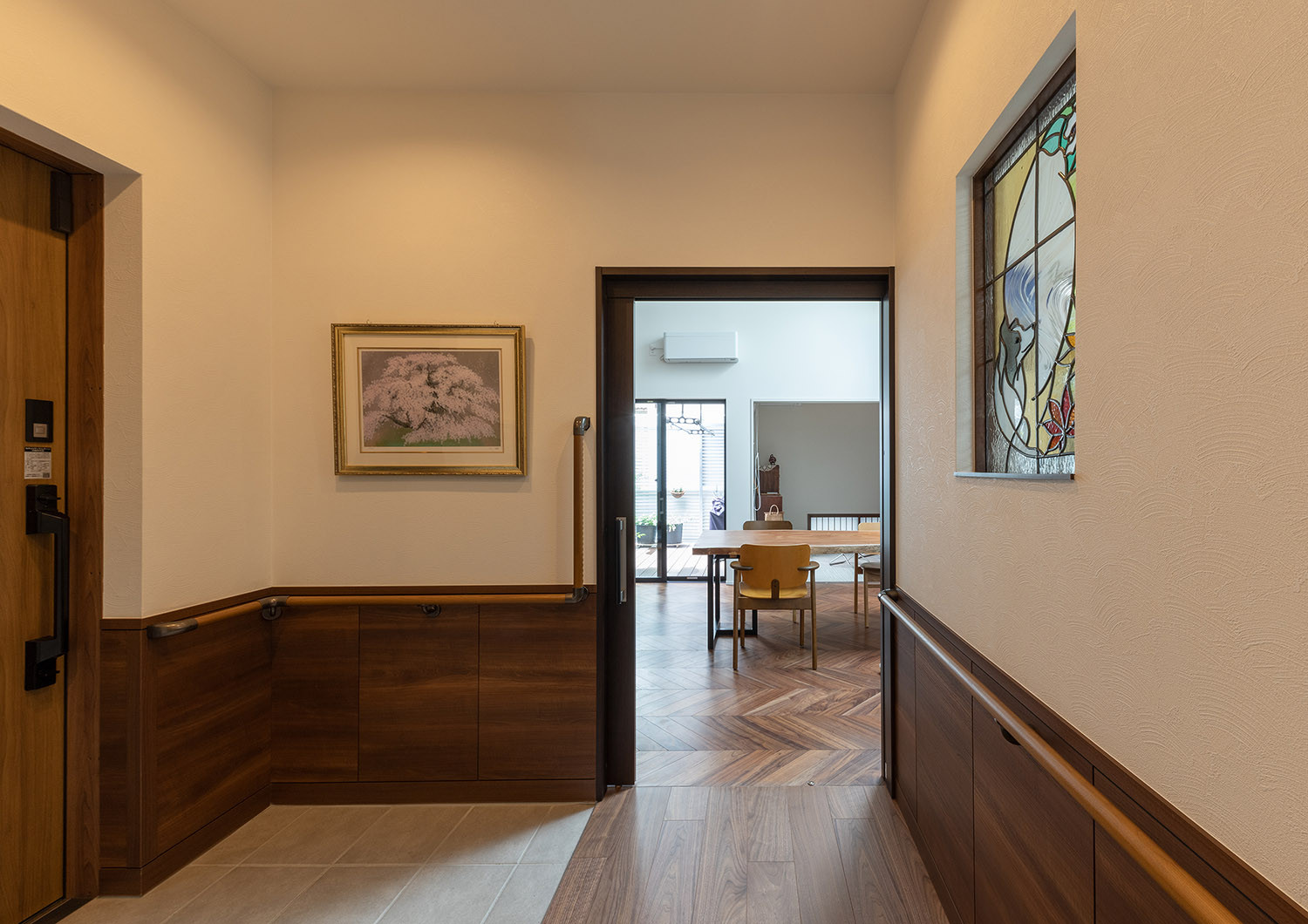 注文住宅・玄関・バリアフリー住宅・段差のない・広い玄関・引き戸 注文住宅・デザイン住宅建築実例_『CASE740 光とともに』_玄関