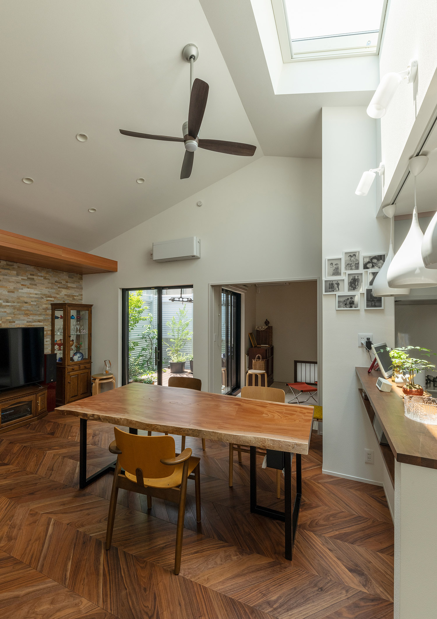 注文住宅・LDK・キッチン・バリアフリー住宅・ペニンシュラキッチン 注文住宅・デザイン住宅建築実例_『CASE740 光とともに』_キッチン