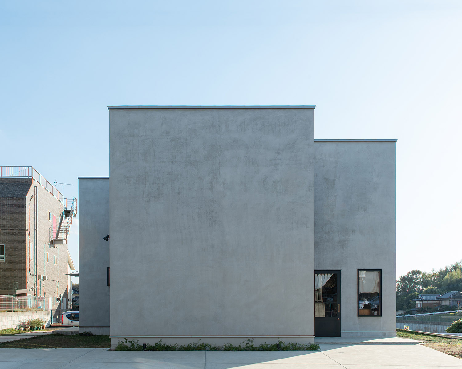 注文住宅『CASE741 モルタライク』の建築実例・施⼯例の写真・建物外観全体 注文住宅・デザイン住宅建築実例_『CASE741 モルタライク』_外観