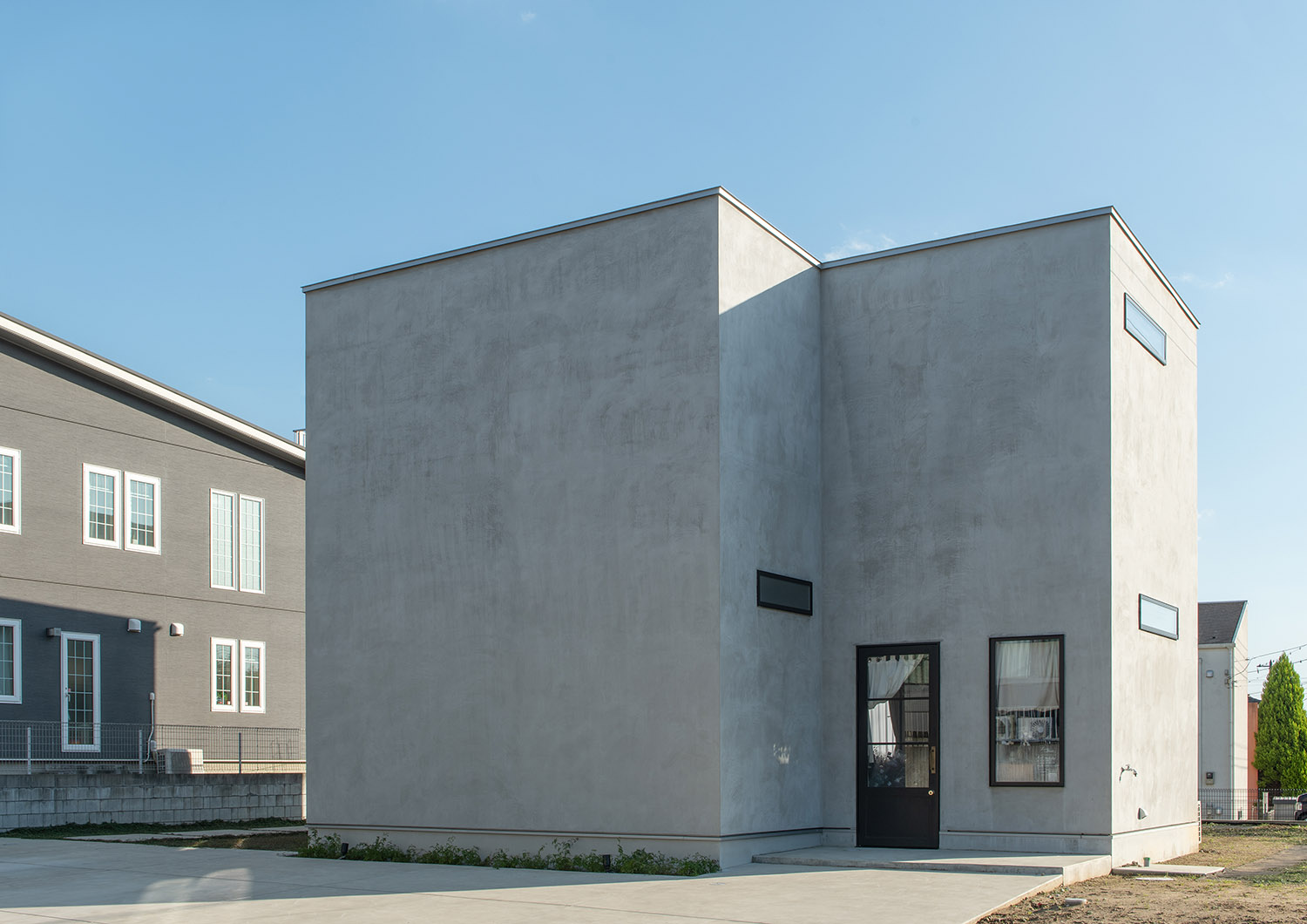 注文住宅・外観・モルタルの外観・グレーの外観 注文住宅・デザイン住宅建築実例_『CASE741 モルタライク』_外観