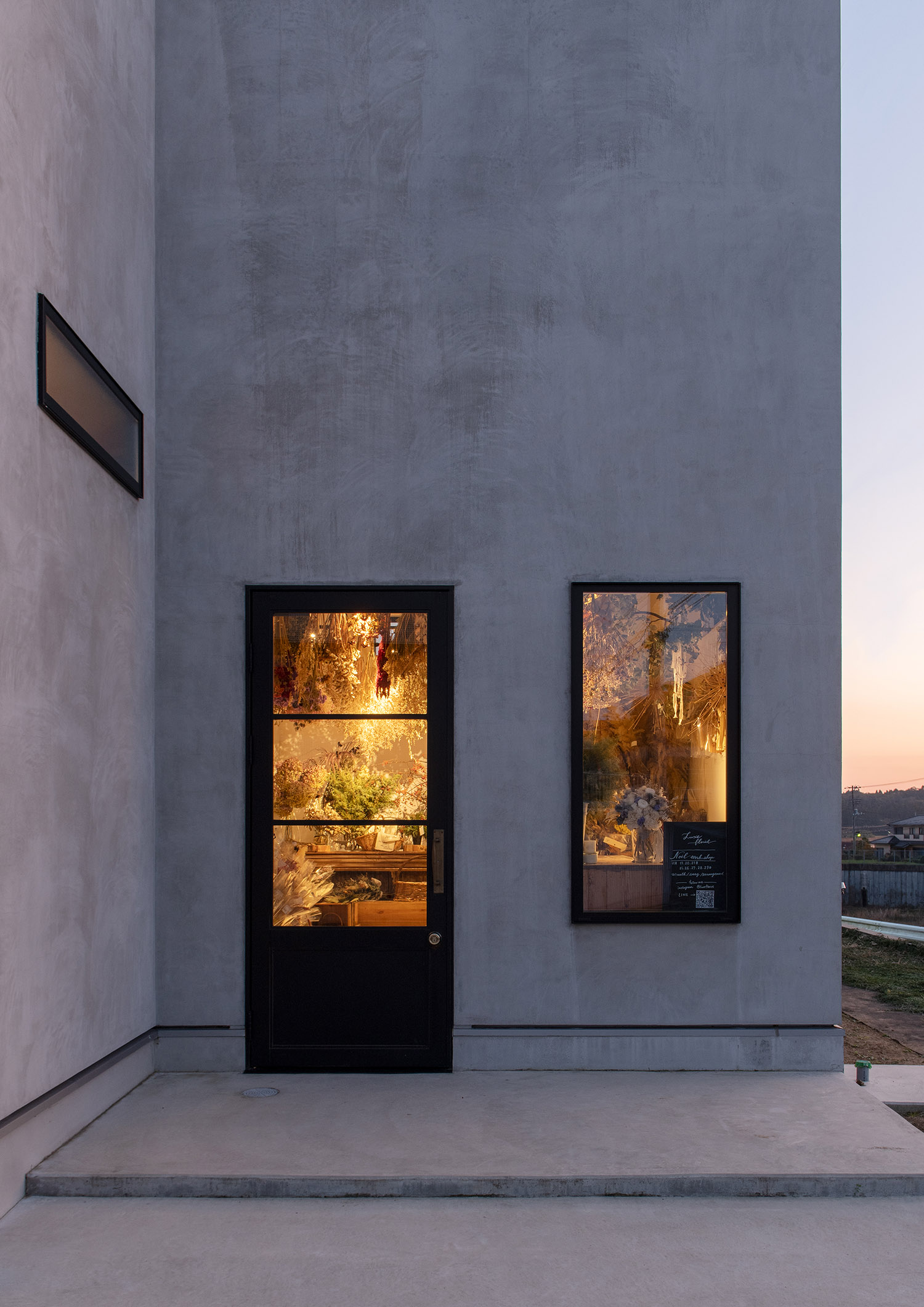 注文住宅・外観・モルタルの外観・グレーの外観・FIX窓・ガラス扉 注文住宅・デザイン住宅建築実例_『CASE741 モルタライク』_外観