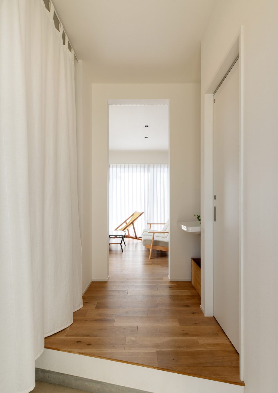 注文住宅・玄関・玄関手洗い・手洗いカウンター 注文住宅・デザイン住宅建築実例_『CASE741 モルタライク』_玄関