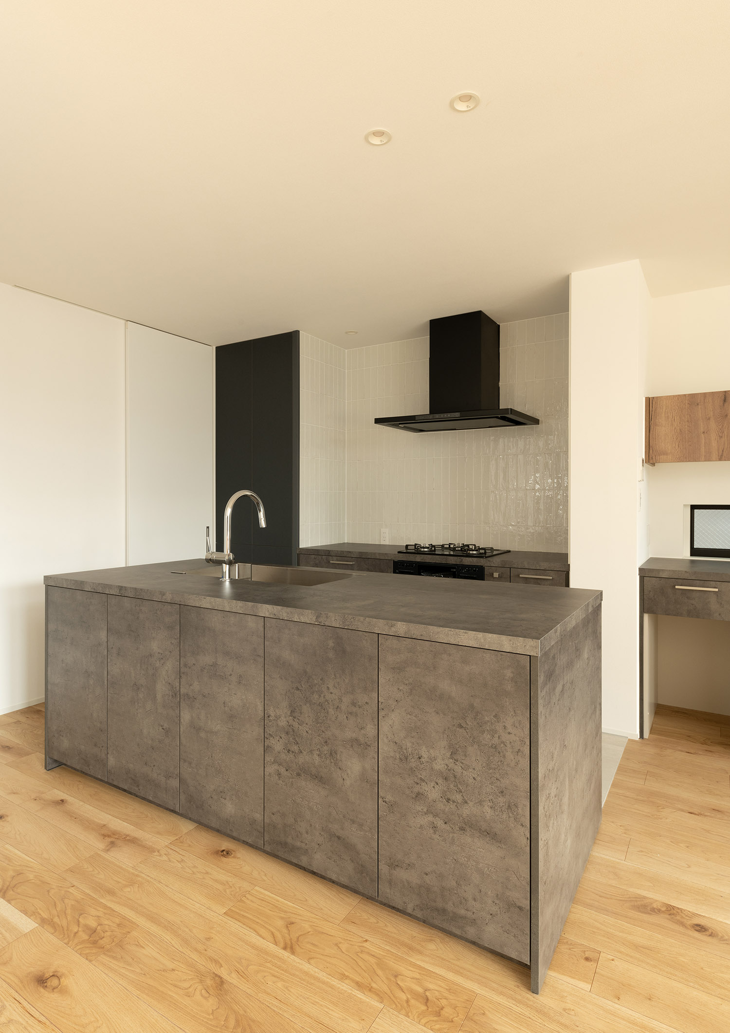 注文住宅・キッチン・アイランドキッチン・Ⅱ型キッチン・モールテックス 注文住宅・デザイン住宅建築実例_『CASE742 STEP's』_キッチン