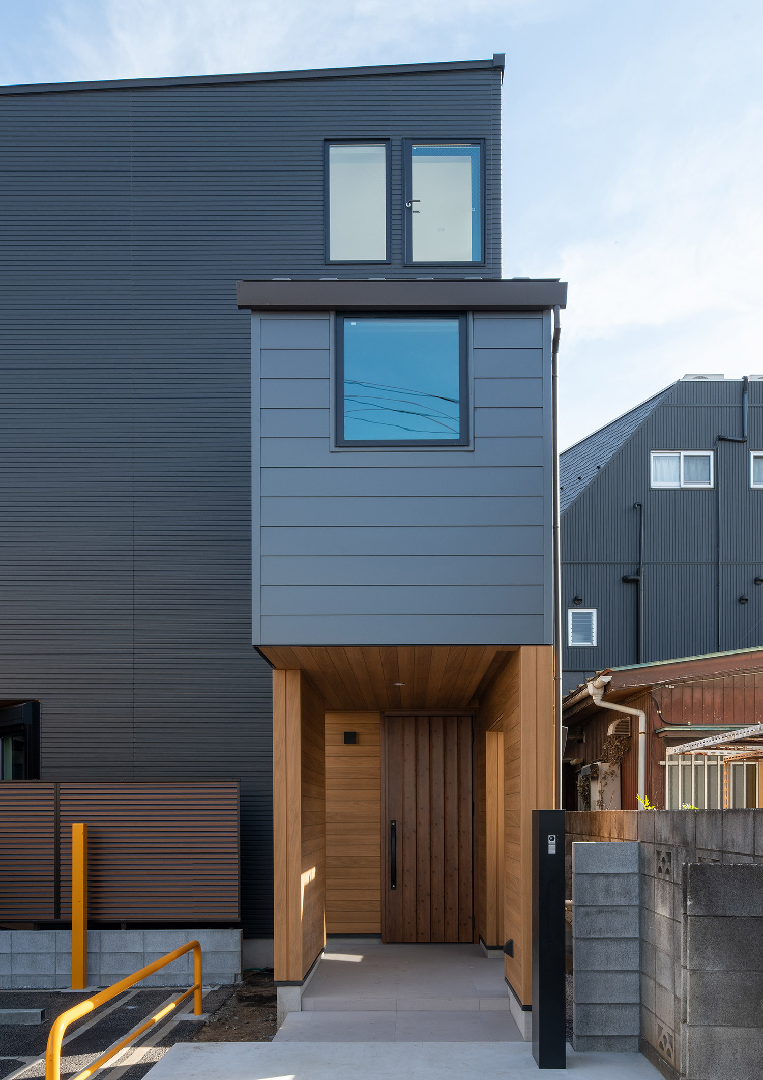 注文住宅『CASE742 STEP's』の建築実例・施⼯例の写真・建物外観全体 注文住宅・デザイン住宅建築実例_『CASE742 STEP's』_外観