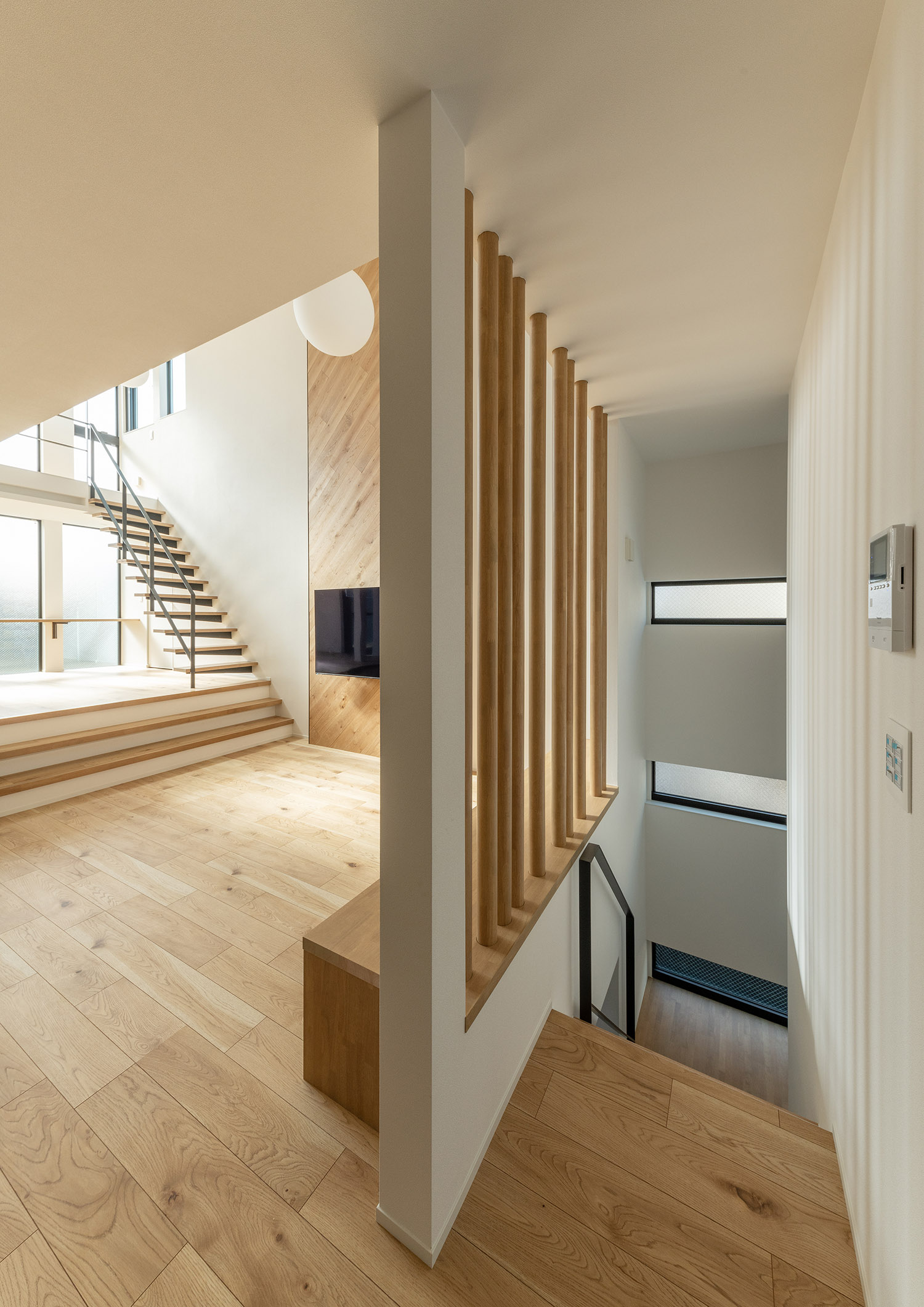 注文住宅・階段・スケルトン階段・スリット窓・木のぬくもり・ナチュラル 注文住宅・デザイン住宅建築実例_『CASE742 STEP's』_階段