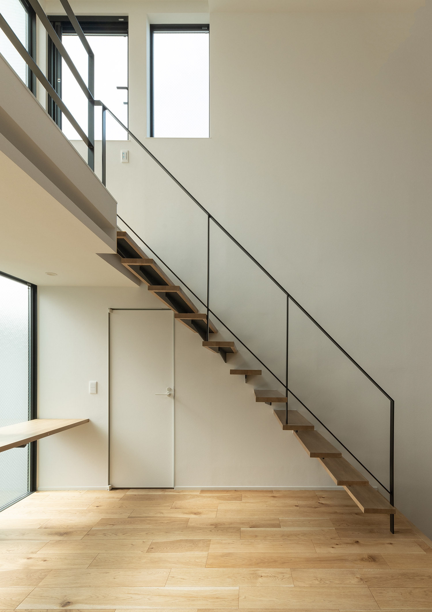注文住宅・階段・スケルトン階段・吹き抜け・木のぬくもり・アイアンの手すり 注文住宅・デザイン住宅建築実例_『CASE742 STEP's』_階段