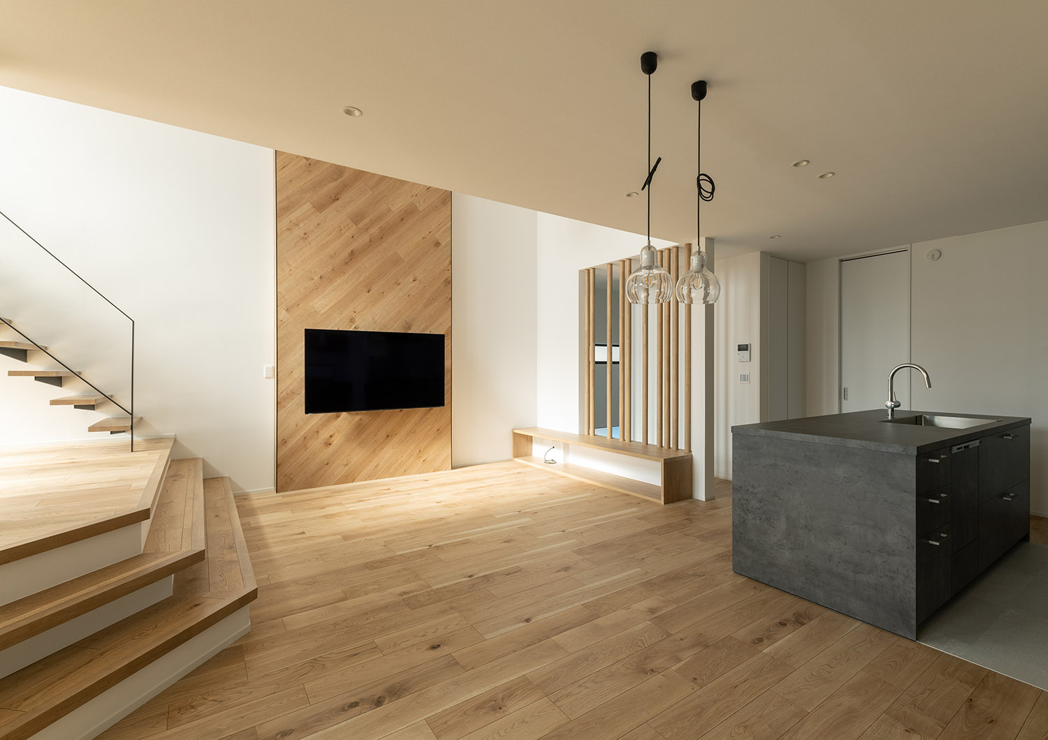 注文住宅・LDK・木のぬくもり・スキップフロア・吹き抜け・ナチュラル 注文住宅・デザイン住宅建築実例_『CASE742 STEP's』_LDK