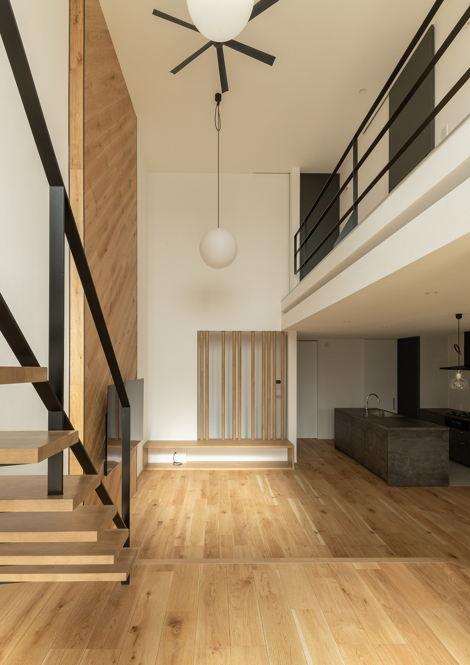 注文住宅・LDK・吹き抜け・スキップフロア・木のぬくもり・明るいリビング・ナチュラル 注文住宅・デザイン住宅建築実例_『CASE742 STEP's』_LDK