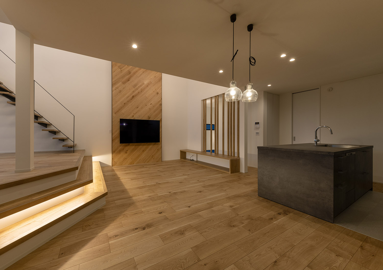 注文住宅・LDK・木のぬくもり・スキップフロア・吹き抜け・ナチュラル 注文住宅・デザイン住宅建築実例_『CASE742 STEP's』_LDK