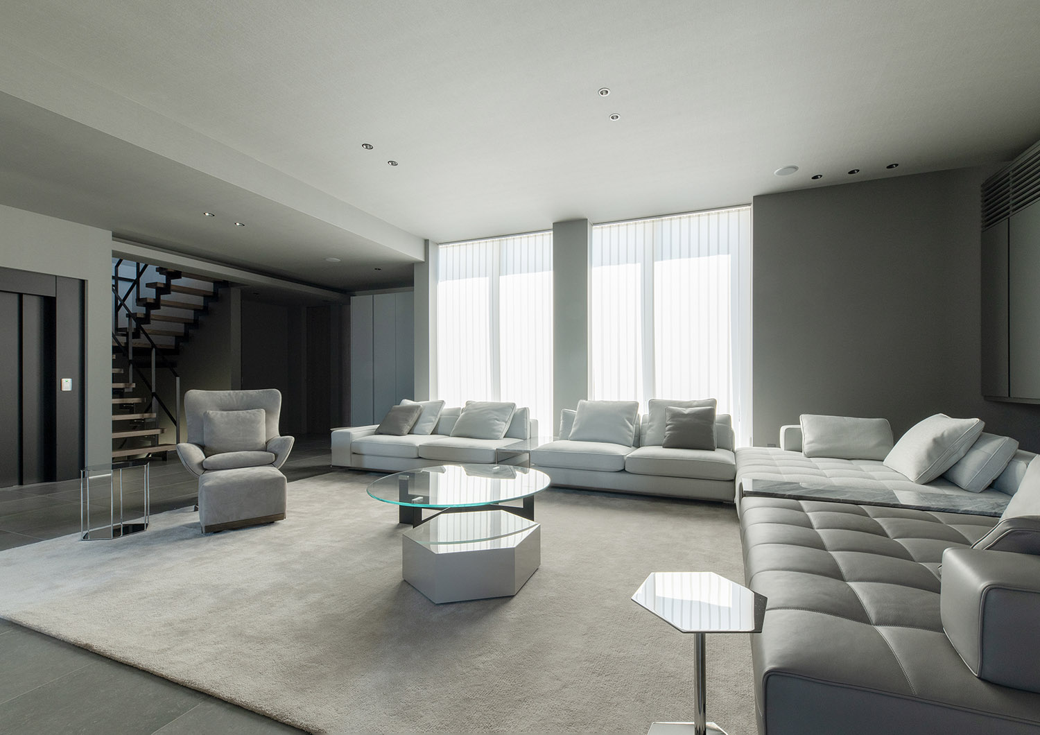 注文住宅・LDK・グレー・高天井・ハイドア・大開口・SE工法 注文住宅・デザイン住宅建築実例_『CASE744 CAVE』_LDK