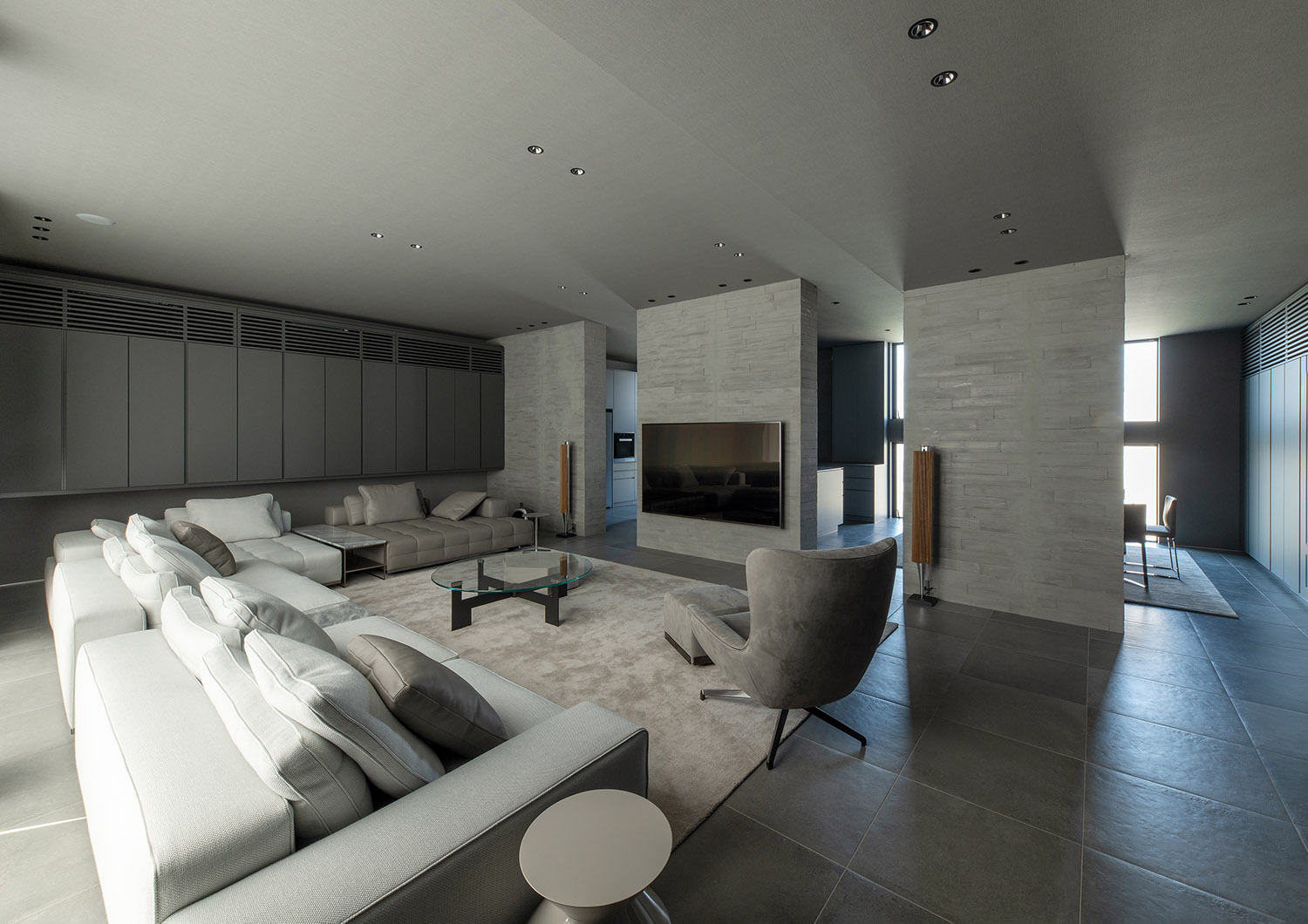 注文住宅・LDK・グレー・高天井・ハイドア・大開口・SE工法 注文住宅・デザイン住宅建築実例_『CASE744 CAVE』_LDK