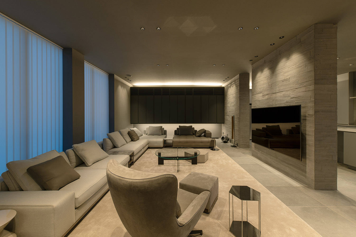 注文住宅・LDK・グレー・高天井・ハイドア・大開口・SE工法 注文住宅・デザイン住宅建築実例_『CASE744 CAVE』_LDK