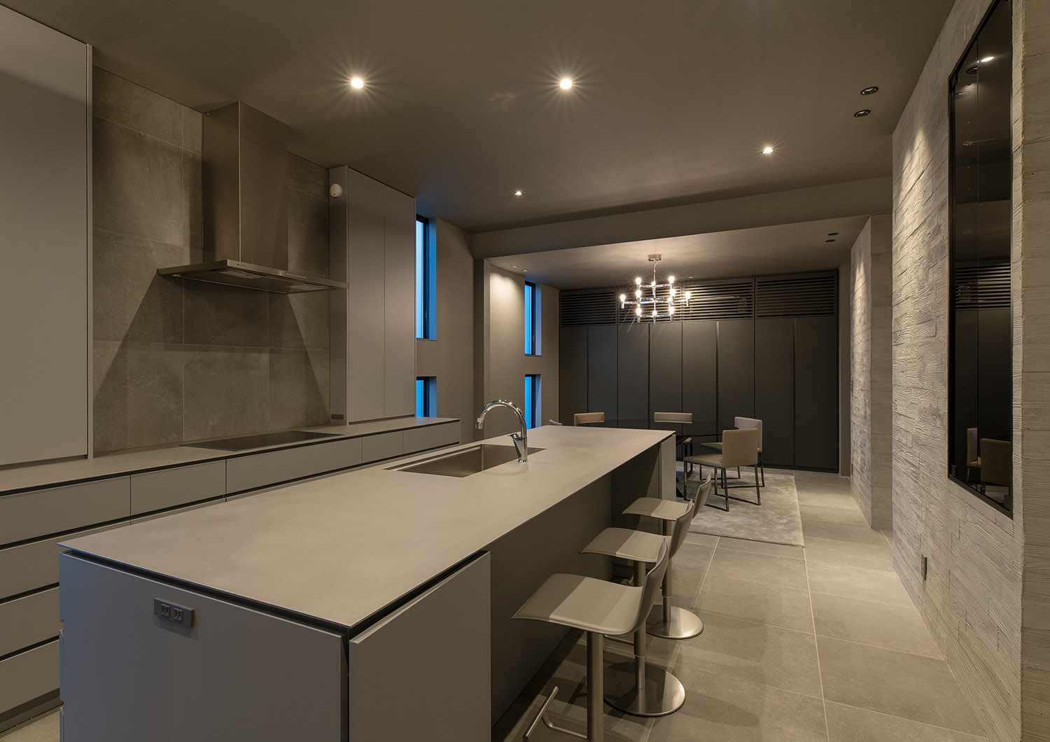 注文住宅・LDK・ダイニングキッチン・カウンターキッチン・Ⅱ型キッチン・グレー 注文住宅・デザイン住宅建築実例_『CASE744 CAVE』_キッチン