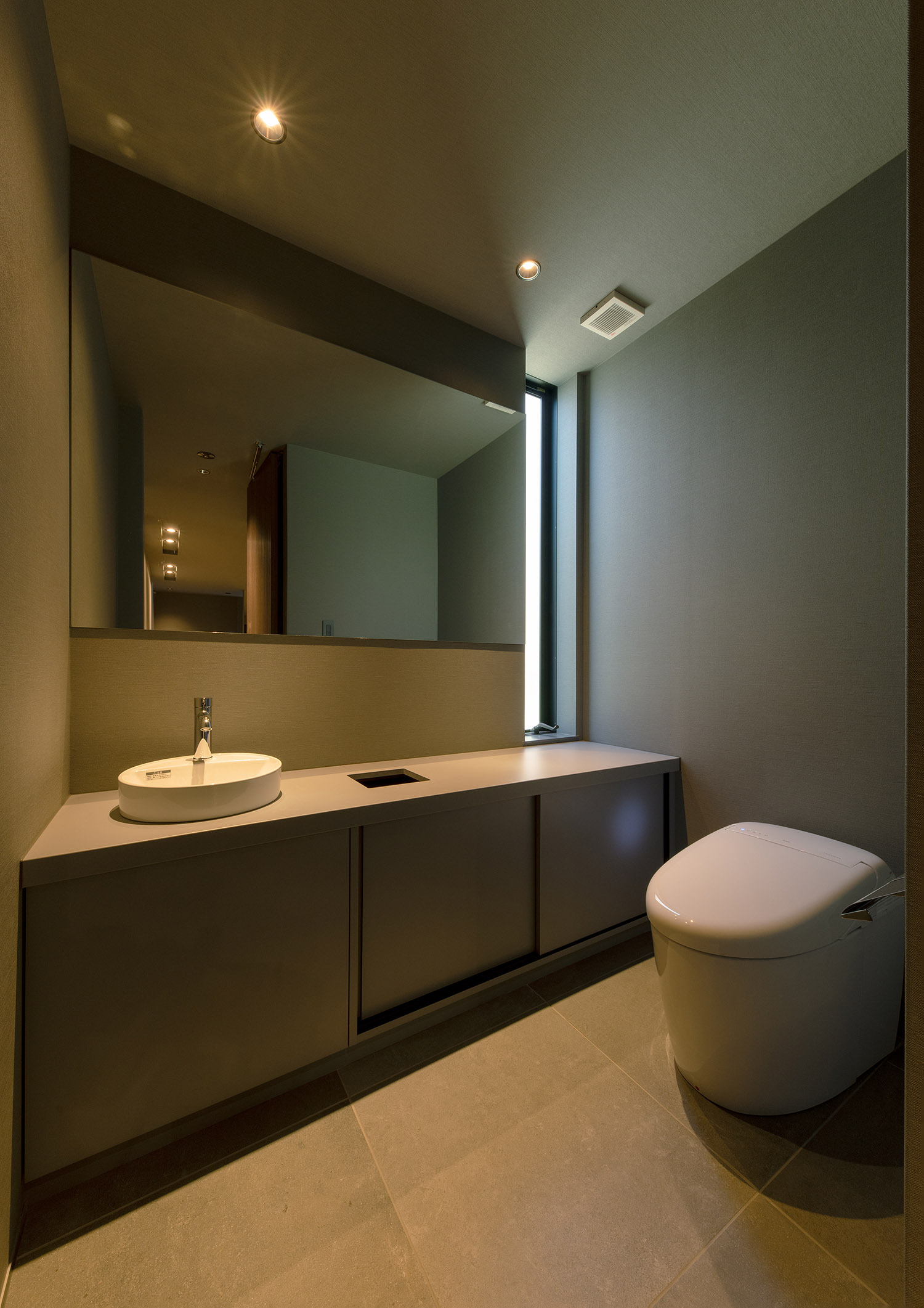 注文住宅・トイレ・手洗いカウンター付き 注文住宅・デザイン住宅建築実例_『CASE744 CAVE』_トイレ