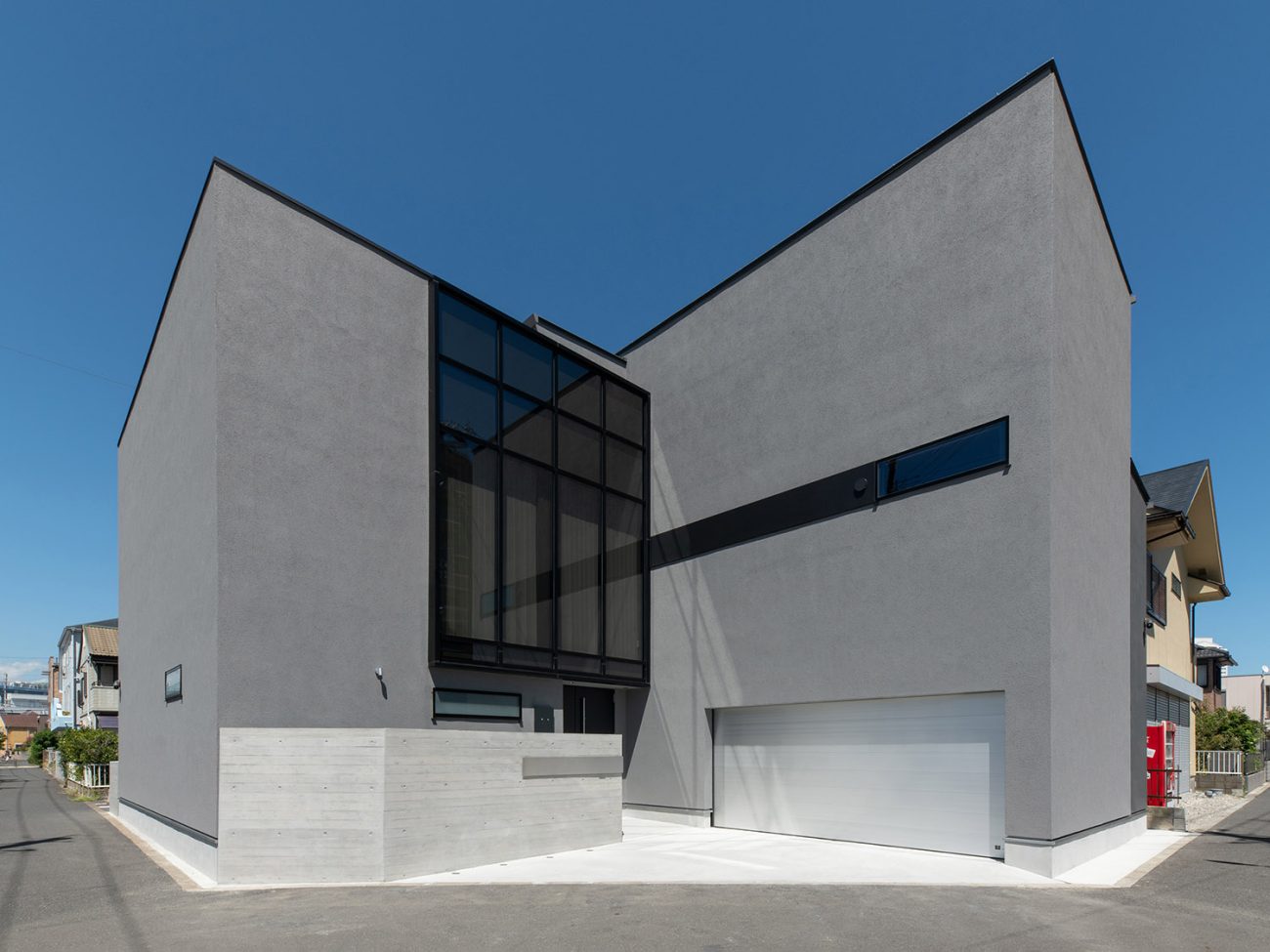 CASE744 空とつながるルーフバルコニーと、ホテルライクなバスルームのある邸宅