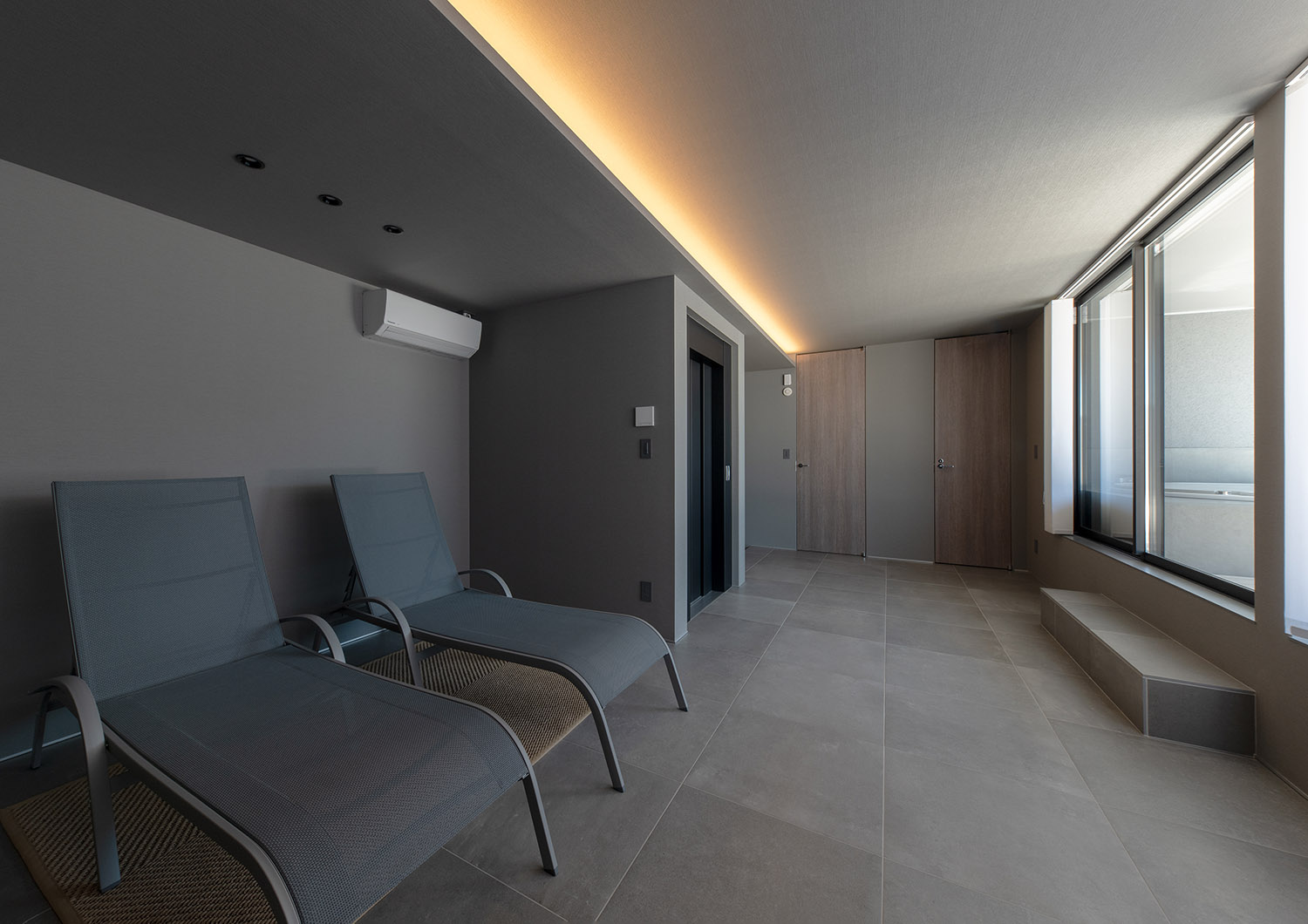 注文住宅・バルコニーが見えるスペース・リゾート・ホテルライク 注文住宅・デザイン住宅建築実例_『CASE744 CAVE』_フリースペース