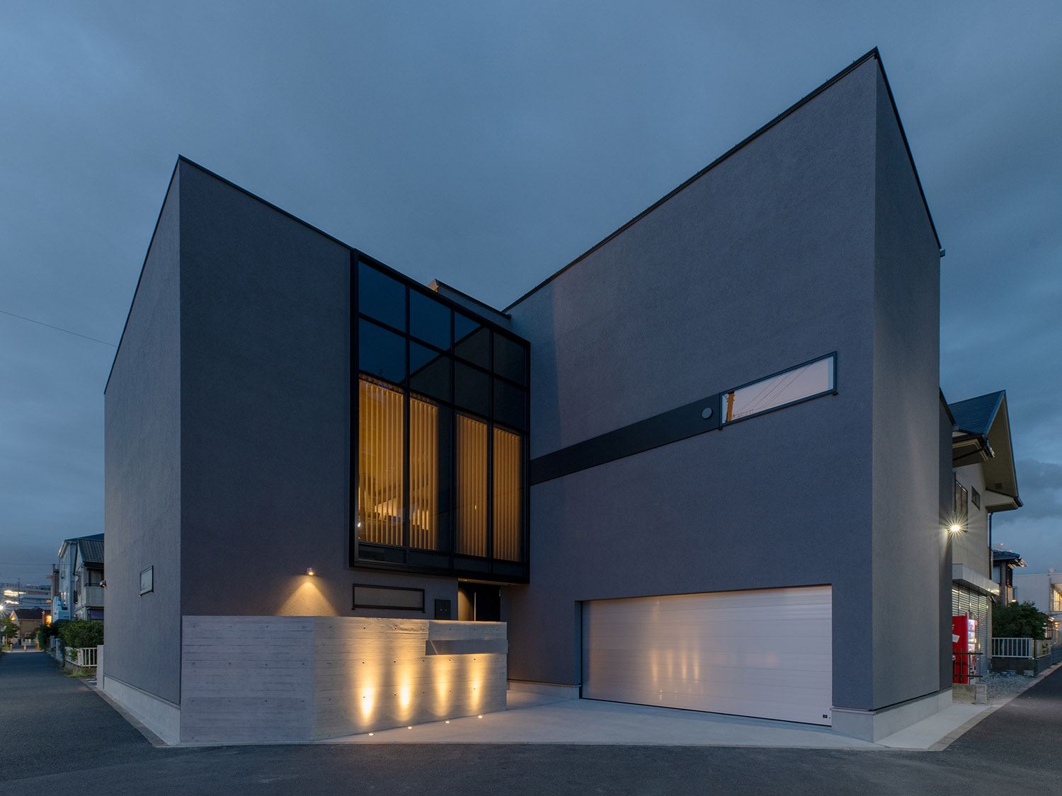 注文住宅・外観・グレー・シンプル・ビルトインガレージ・大きな窓のある・フロントサッシ・SE工法 注文住宅・デザイン住宅建築実例_『CASE744 CAVE』_外観