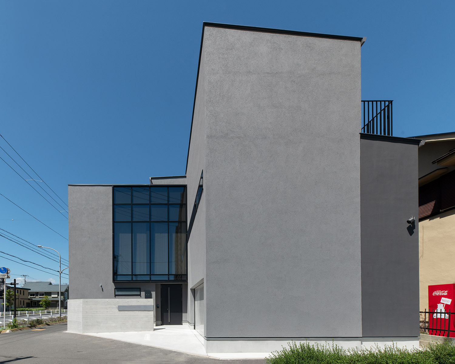注文住宅・外観・グレー・シンプル・大きな窓のある・フロントサッシ・SE工法 注文住宅・デザイン住宅建築実例_『CASE744 CAVE』_外観