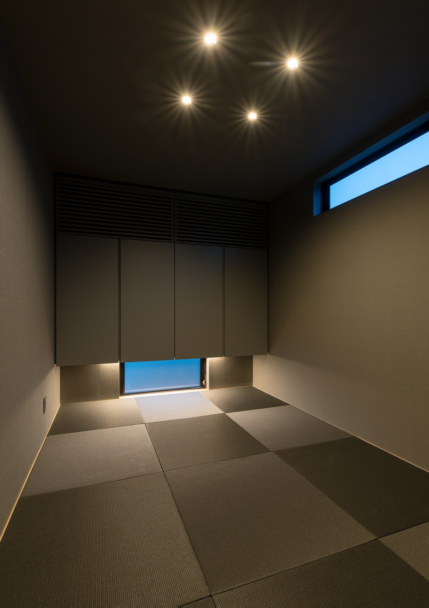 注文住宅・和室・琉球畳・地窓・スリット窓・モダン 注文住宅・デザイン住宅建築実例_『CASE744 CAVE』_和室