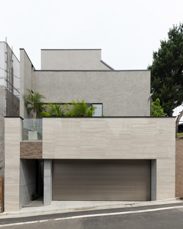 プライバシー性に優れたガレージハウス
