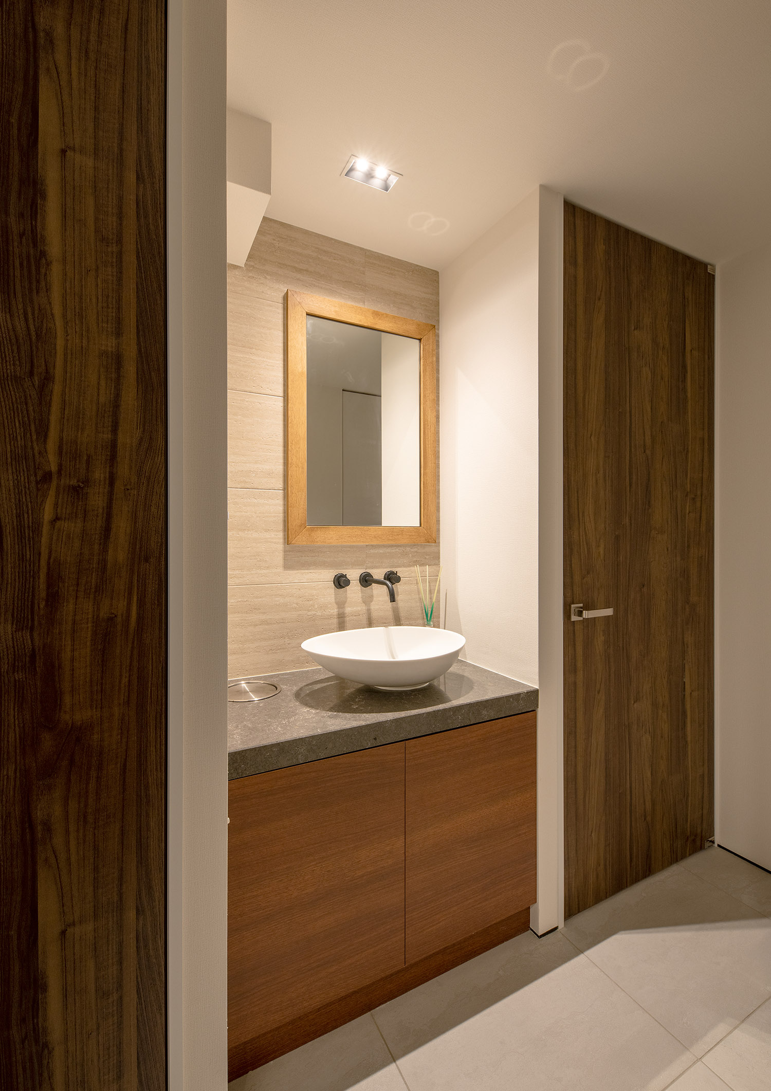 注文住宅・洗面所・木目調・壁付け水栓・清潔感のある・ナチュラル 注文住宅・デザイン住宅建築実例_『CASE745 自由が丘の家』_浴室・洗面所