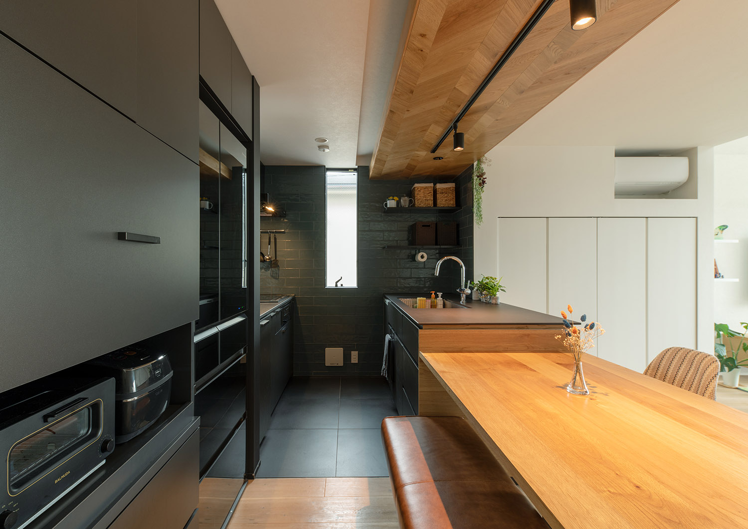 注文住宅・LDK・キッチン・一体型キッチン・ナチュラル 注文住宅・デザイン住宅建築実例_『CASE746 outlook』_LDK