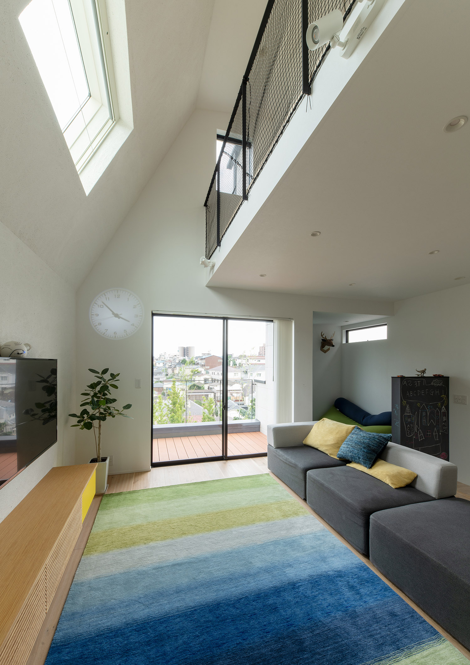 注文住宅・LDK・吹き抜け・天窓・開放感のある・明るい 注文住宅・デザイン住宅建築実例_『CASE746 outlook』_LDK