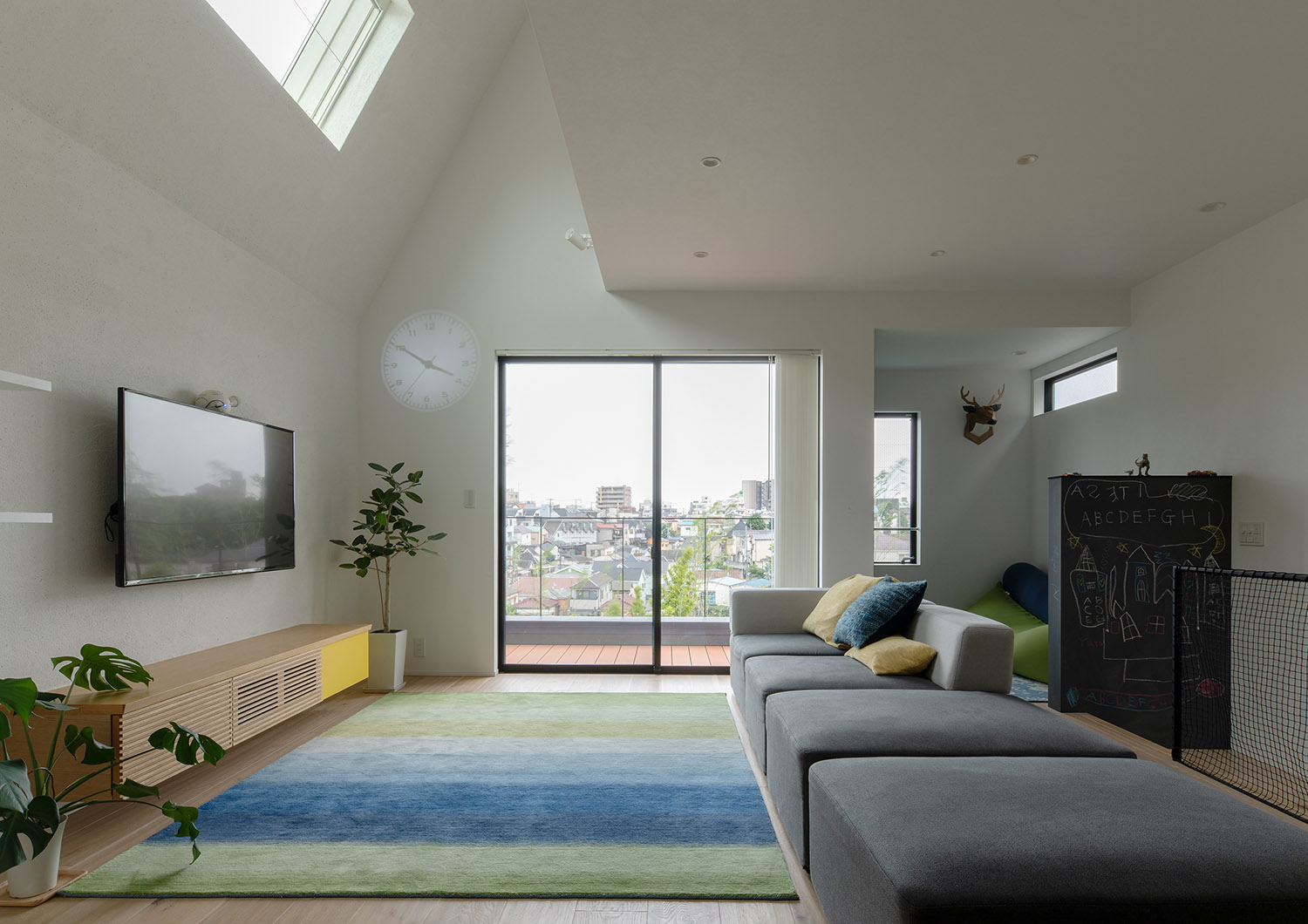 注文住宅・LDK・二階リビング・吹き抜け・天窓・開放感のある 注文住宅・デザイン住宅建築実例_『CASE746 outlook』_LDK