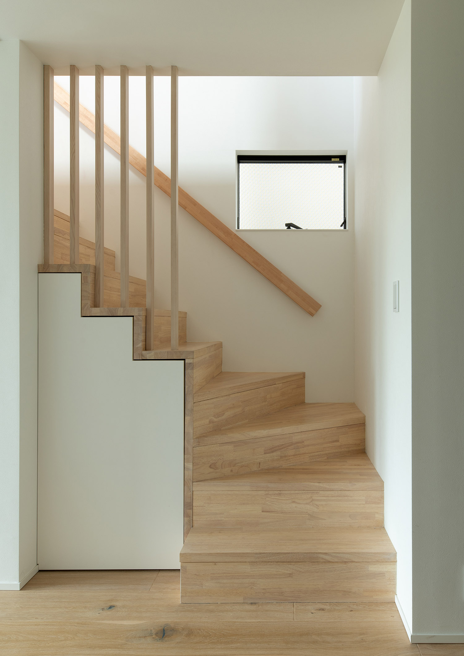 注文住宅・階段・箱型階段・木製 注文住宅・デザイン住宅建築実例_『CASE746 outlook』_階段