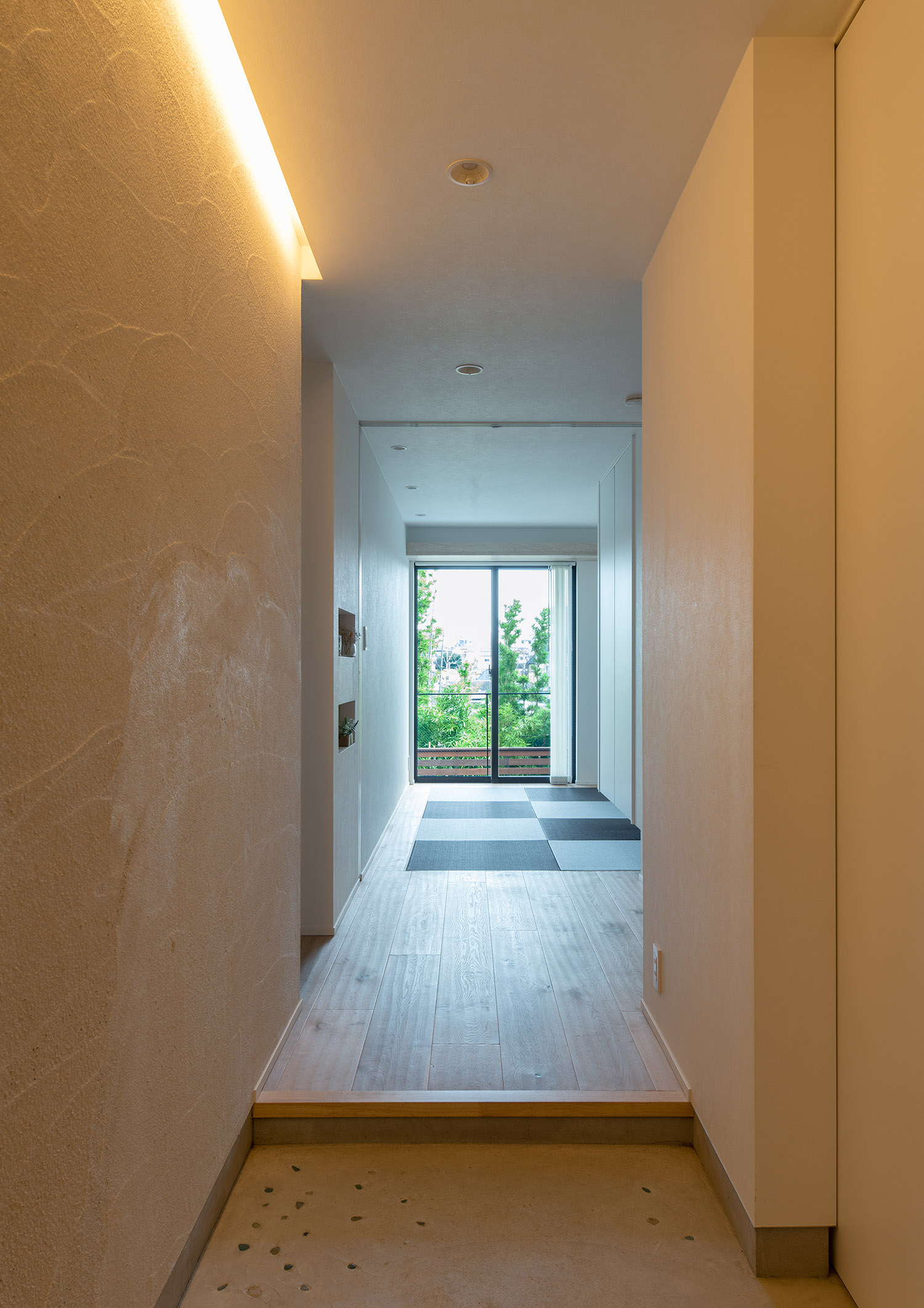 注文住宅・玄関・開放感のある・明るい・外が見える 注文住宅・デザイン住宅建築実例_『CASE746 outlook』_玄関