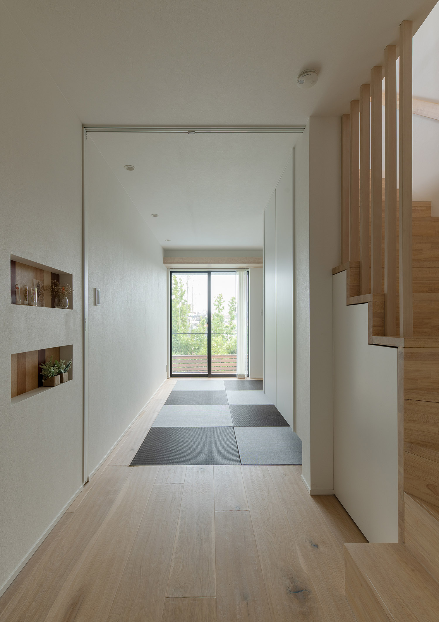 注文住宅・和室・畳スペース・黒の畳・バルコニーとつながる 注文住宅・デザイン住宅建築実例_『CASE746 outlook』_和室