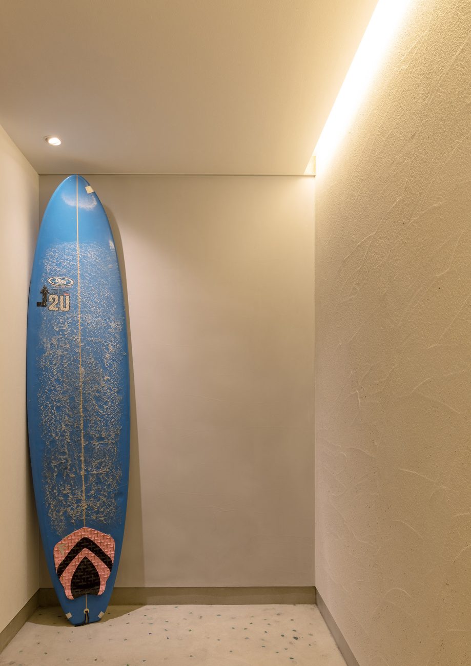 注文住宅・玄関・広い・作業スペース・趣味を楽しむ 注文住宅・デザイン住宅建築実例_『CASE746 outlook』_玄関