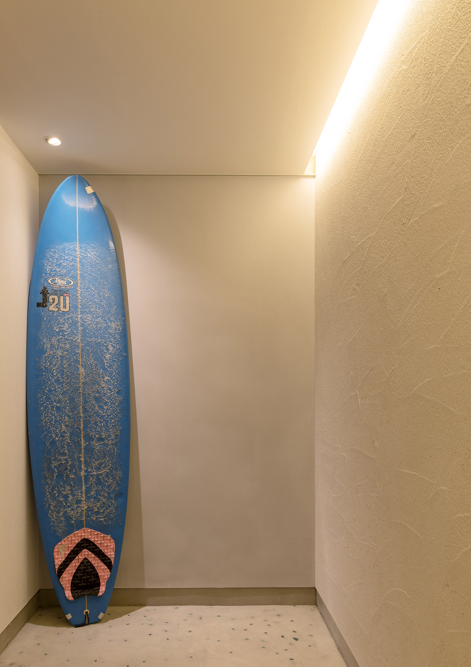 注文住宅・玄関・広い・作業スペース・趣味を楽しむ 注文住宅・デザイン住宅建築実例_『CASE746 outlook』_玄関