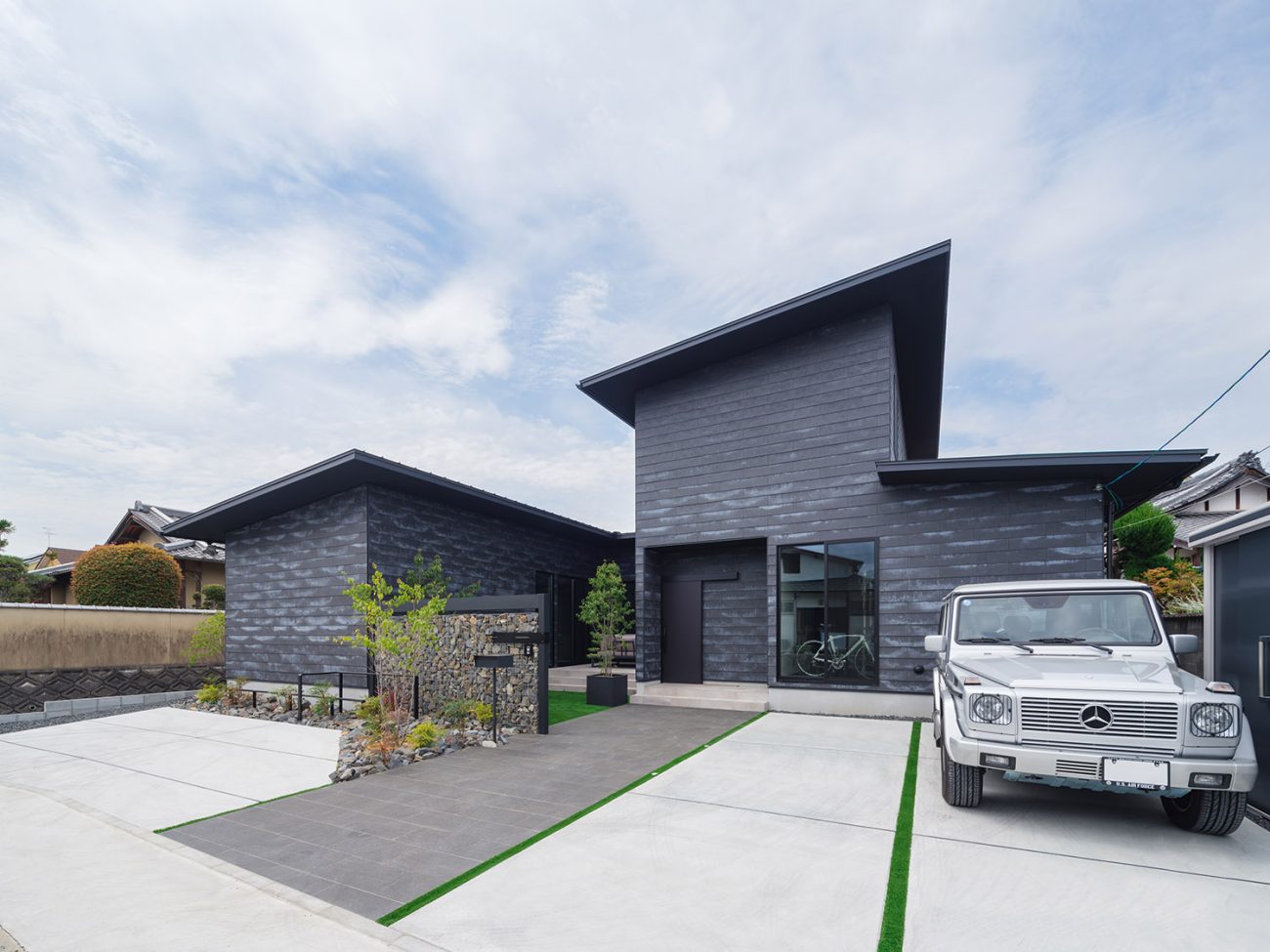 注文住宅・外観・黒を基調とした・レンガ調 注文住宅・デザイン住宅建築実例_『CASE747 濃漆喰の家』_外観