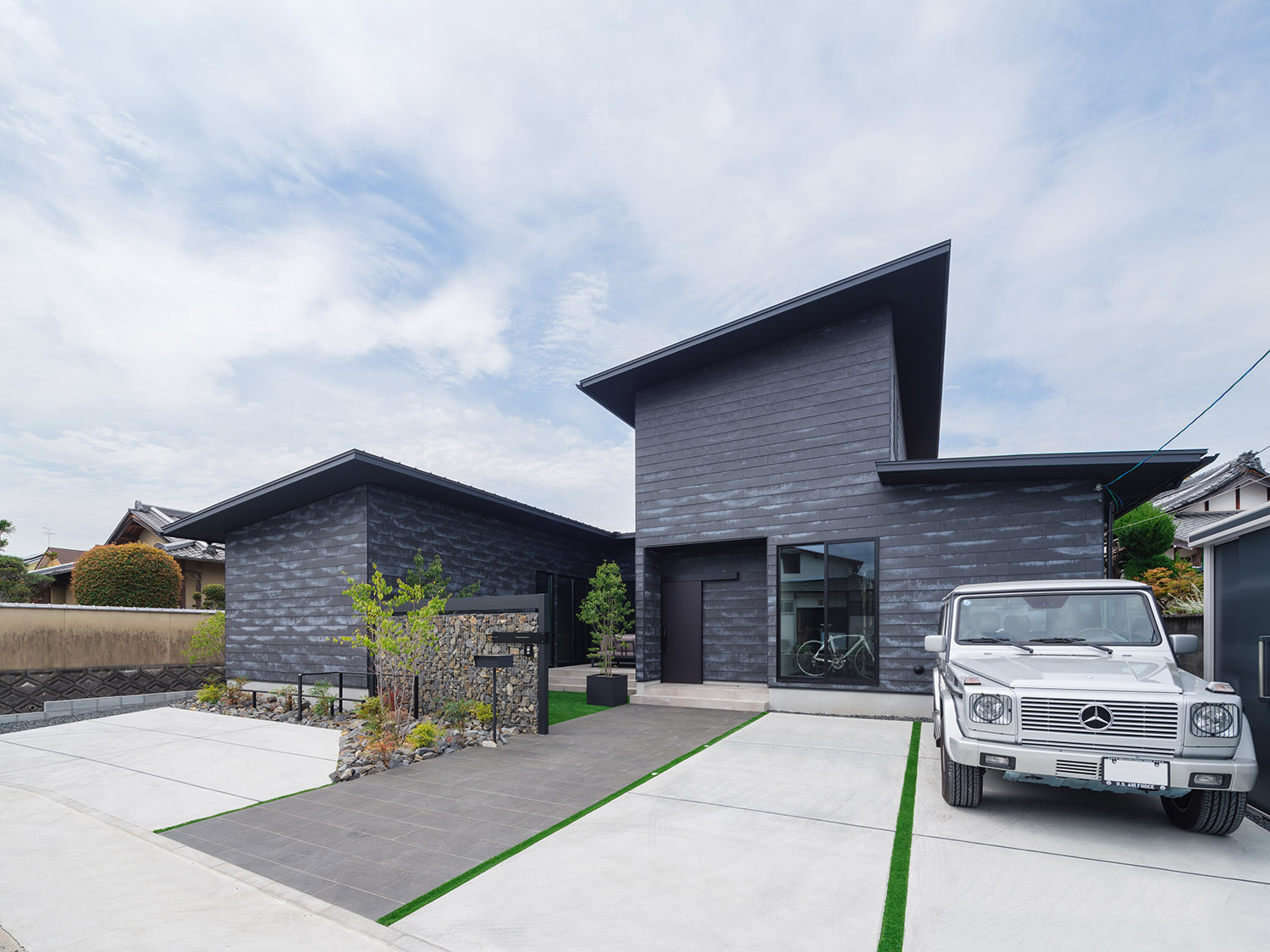 注文住宅・外観・黒を基調とした・レンガ調 注文住宅・デザイン住宅建築実例_『CASE747 濃漆喰の家』_外観