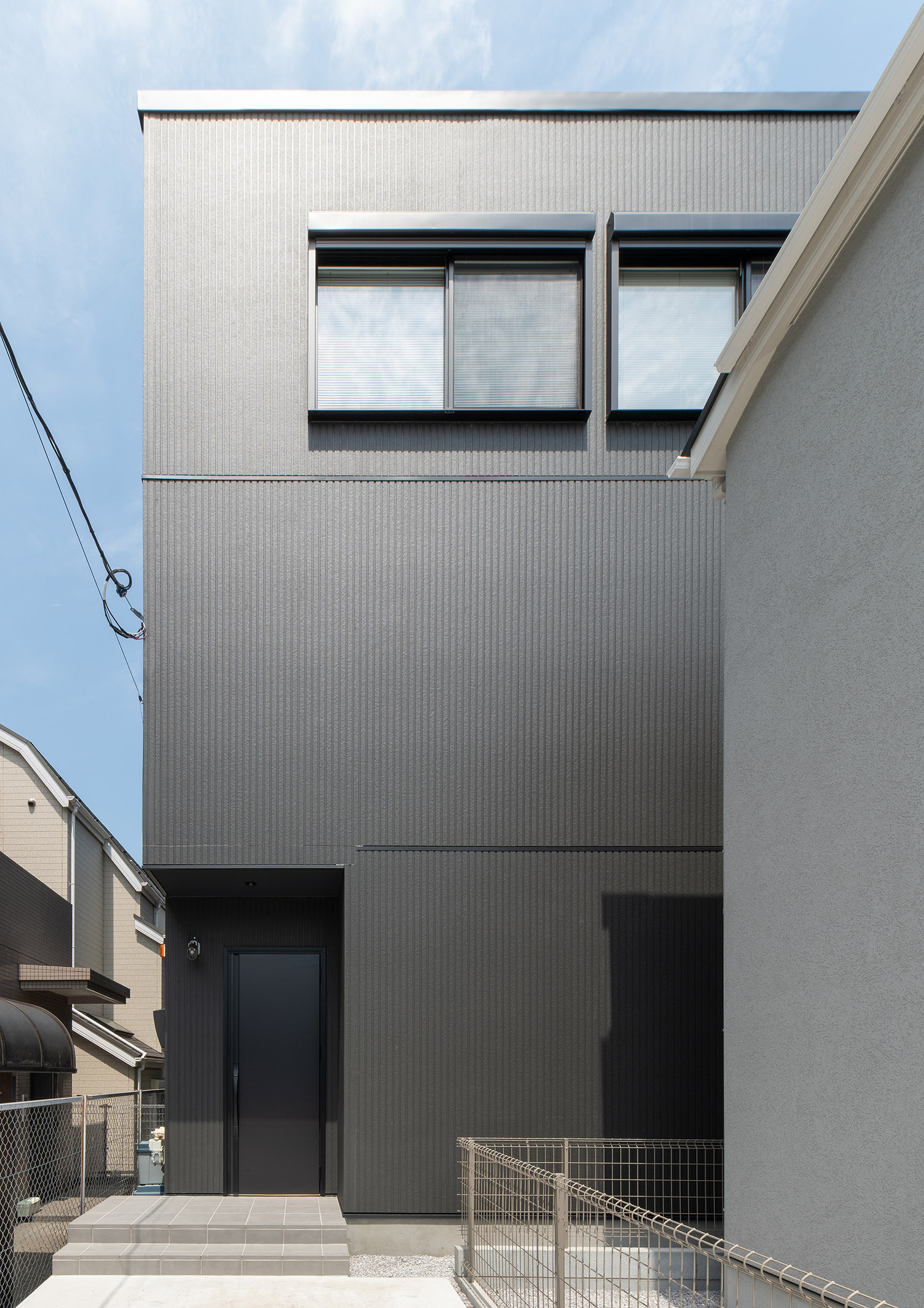 注文住宅『CASE748 バスケットコートのある家』の建築実例・施⼯例の写真・建物外観全体 注文住宅・デザイン住宅建築実例_『CASE748 バスケットコートのある家』_外観