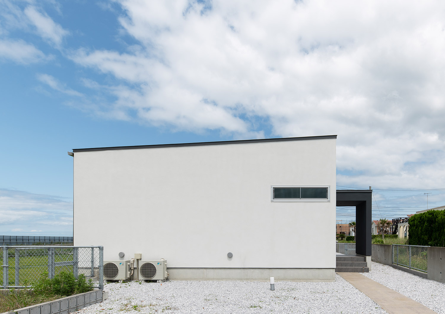 注文住宅『CASE750 WHITE　GATE』の建築実例・施⼯例の写真・建物外観全体 注文住宅・デザイン住宅建築実例_『CASE750 WHITE　GATE』_外観