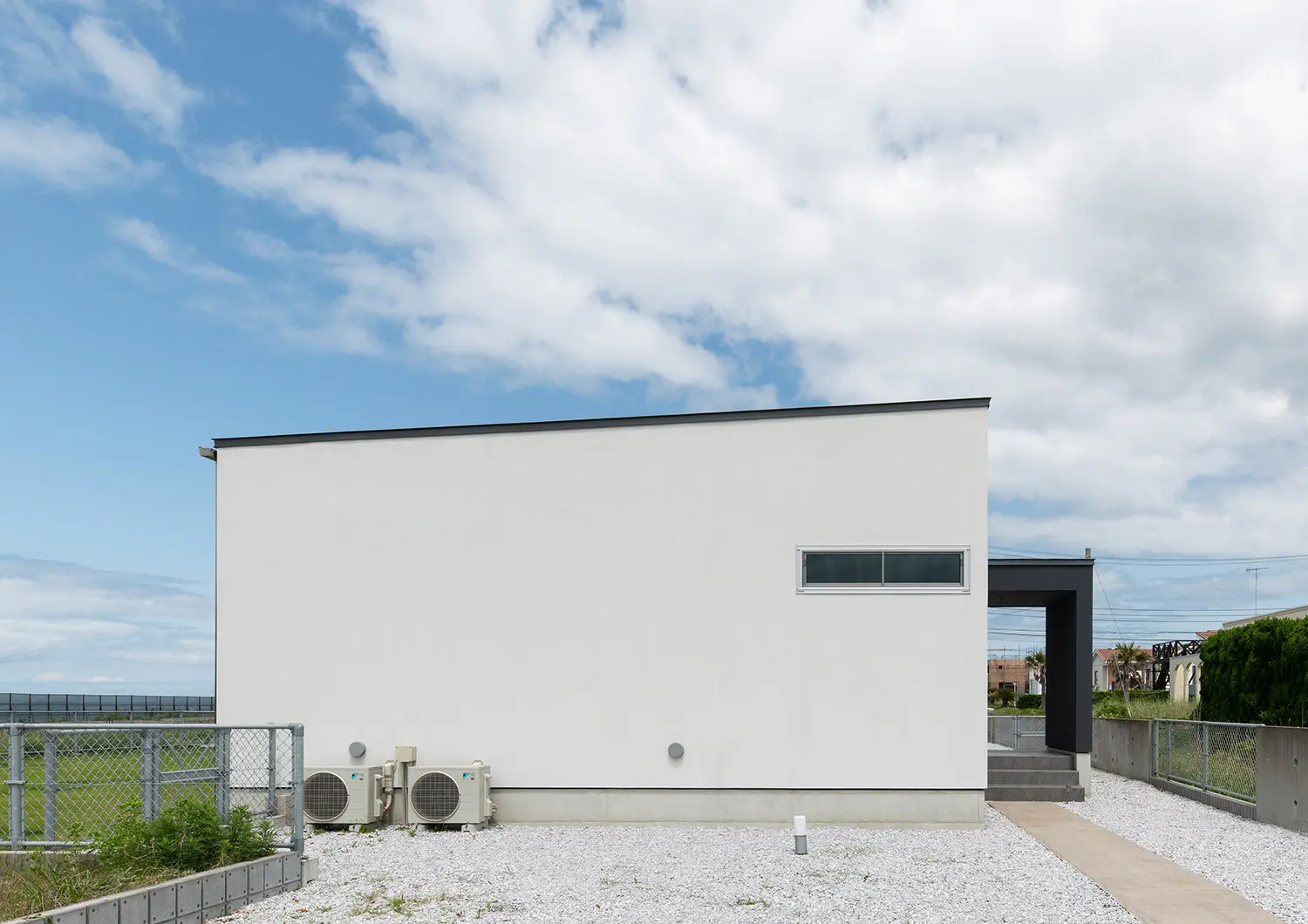 建物と統一感のある外構デザイン