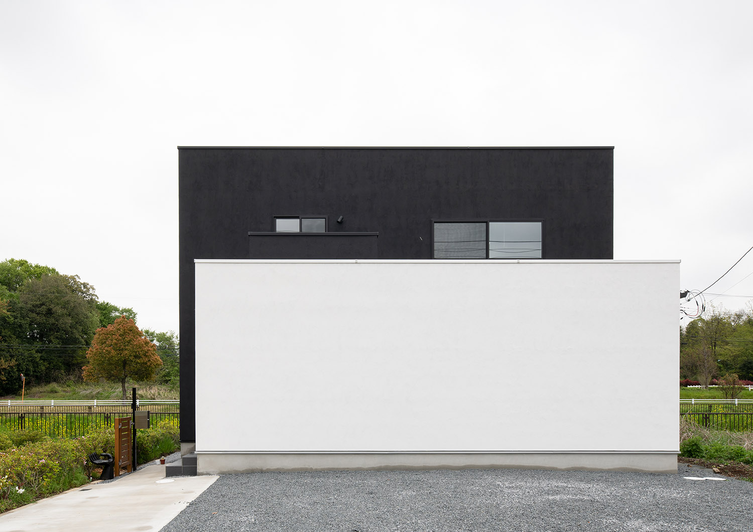 注文住宅『CASE751 Contarst』の建築実例・施⼯例の写真・建物外観全体 注文住宅・デザイン住宅建築実例_『CASE751 Contarst』_外観