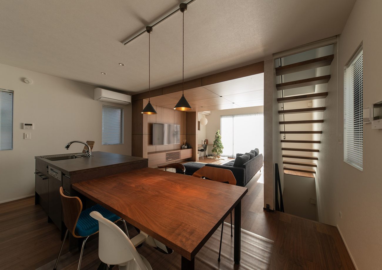 CASE753 光と影が美しい3階建て2