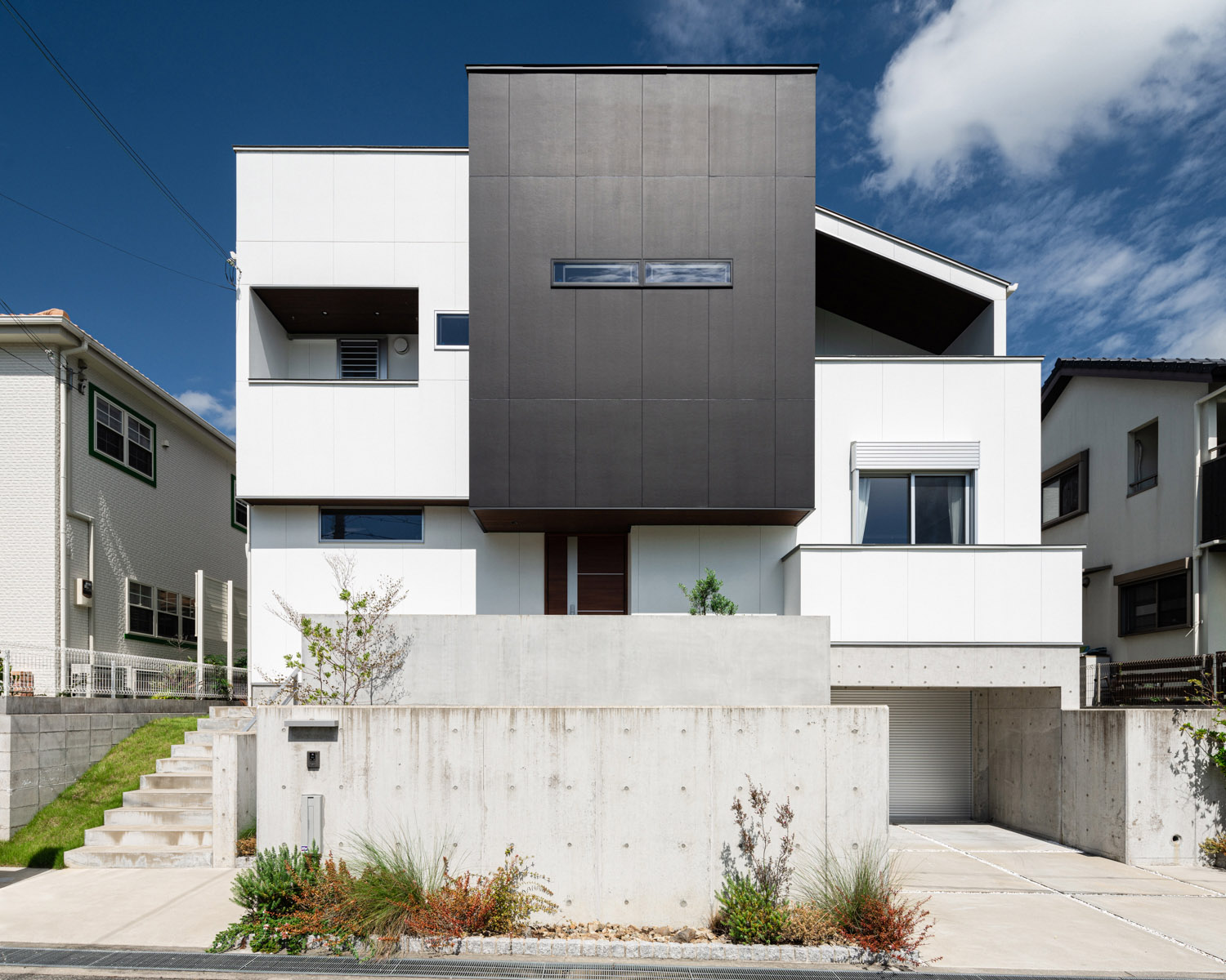 注文住宅『CASE754 首途(かどで)の家』の建築実例・施⼯例の写真・建物外観全体 注文住宅・デザイン住宅建築実例_『CASE754 首途(かどで)の家』_外観