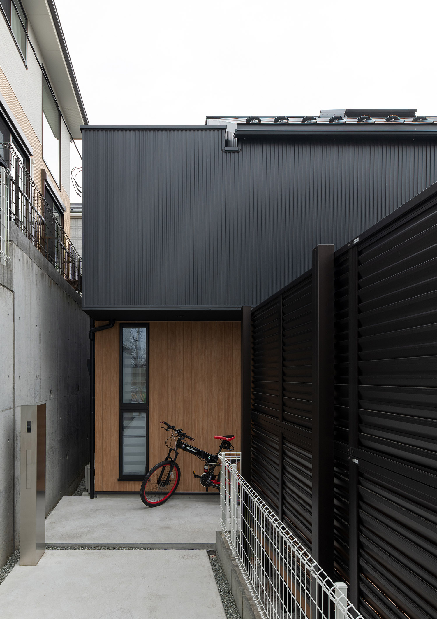 注文住宅『CASE755 山際の家（やまぎわのいえ）』の建築実例・施⼯例の写真・建物外観全体 注文住宅・デザイン住宅建築実例_『CASE755 山際の家（やまぎわのいえ）』_外観